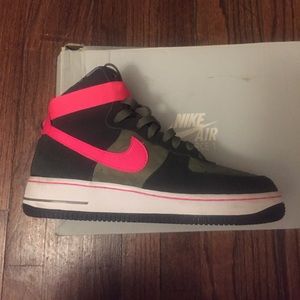 Nike Air Force one’s mid cut camouflage and pink